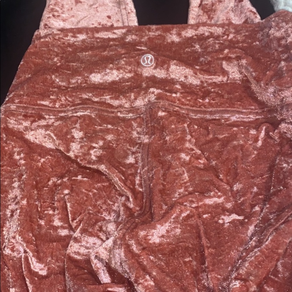 Brand new without tags. Size 6 lululemon. 28” inseam. Will take 65 on ♈️